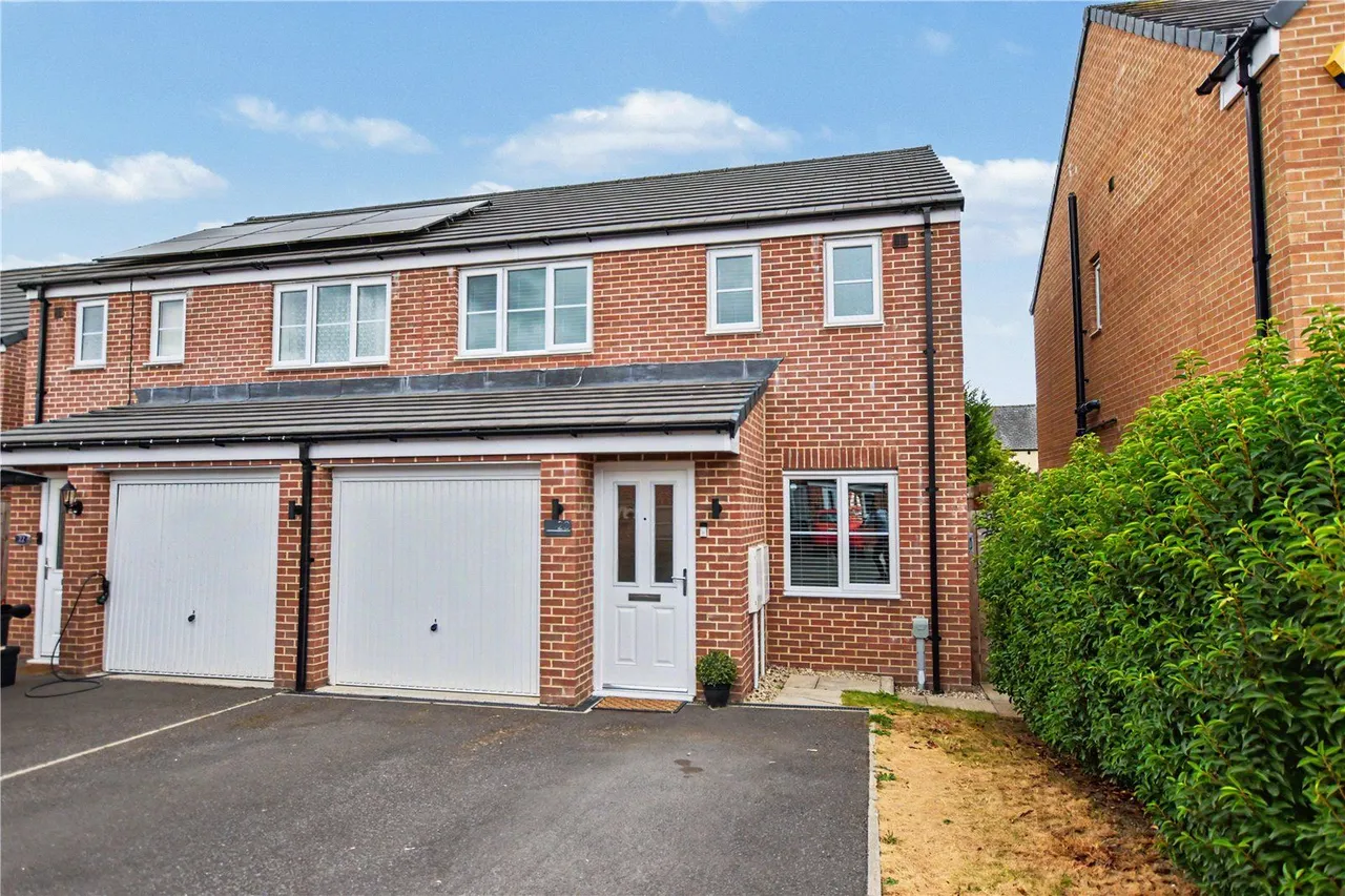 3 bed house for sale, Woodpecker Road, Dewsbury, WF12