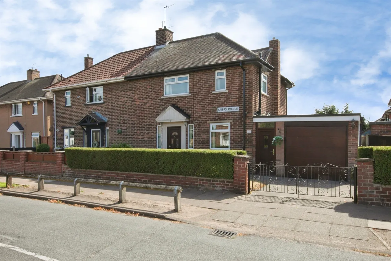 2 bed house for sale — Cripps Avenue, New Rossington, Doncaster
