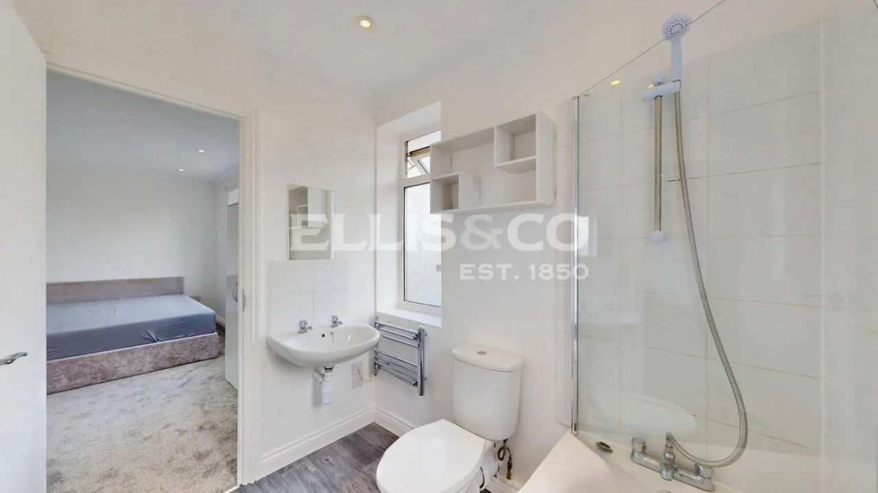 Thorn Close, Northolt, UB5, photo 4