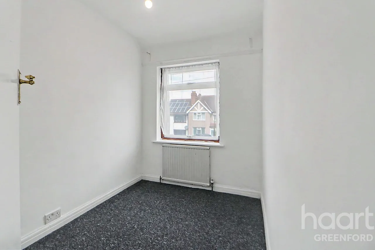 Robin Hood Way, Greenford, UB6, photo 11