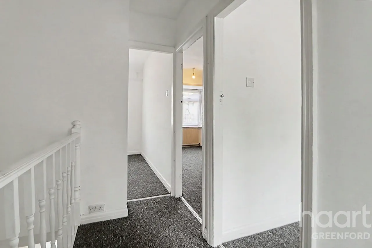 Robin Hood Way, Greenford, UB6, photo 13