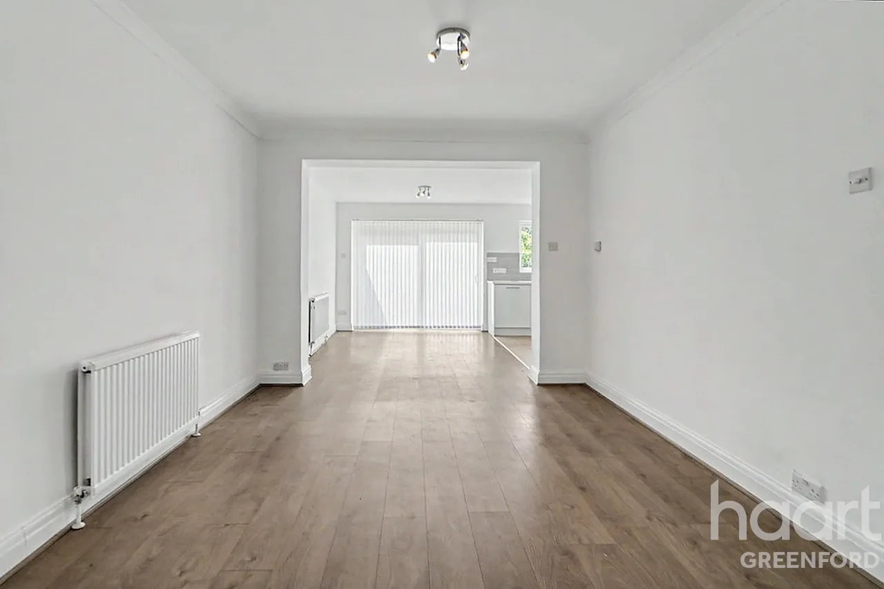 Robin Hood Way, Greenford, UB6, photo 3