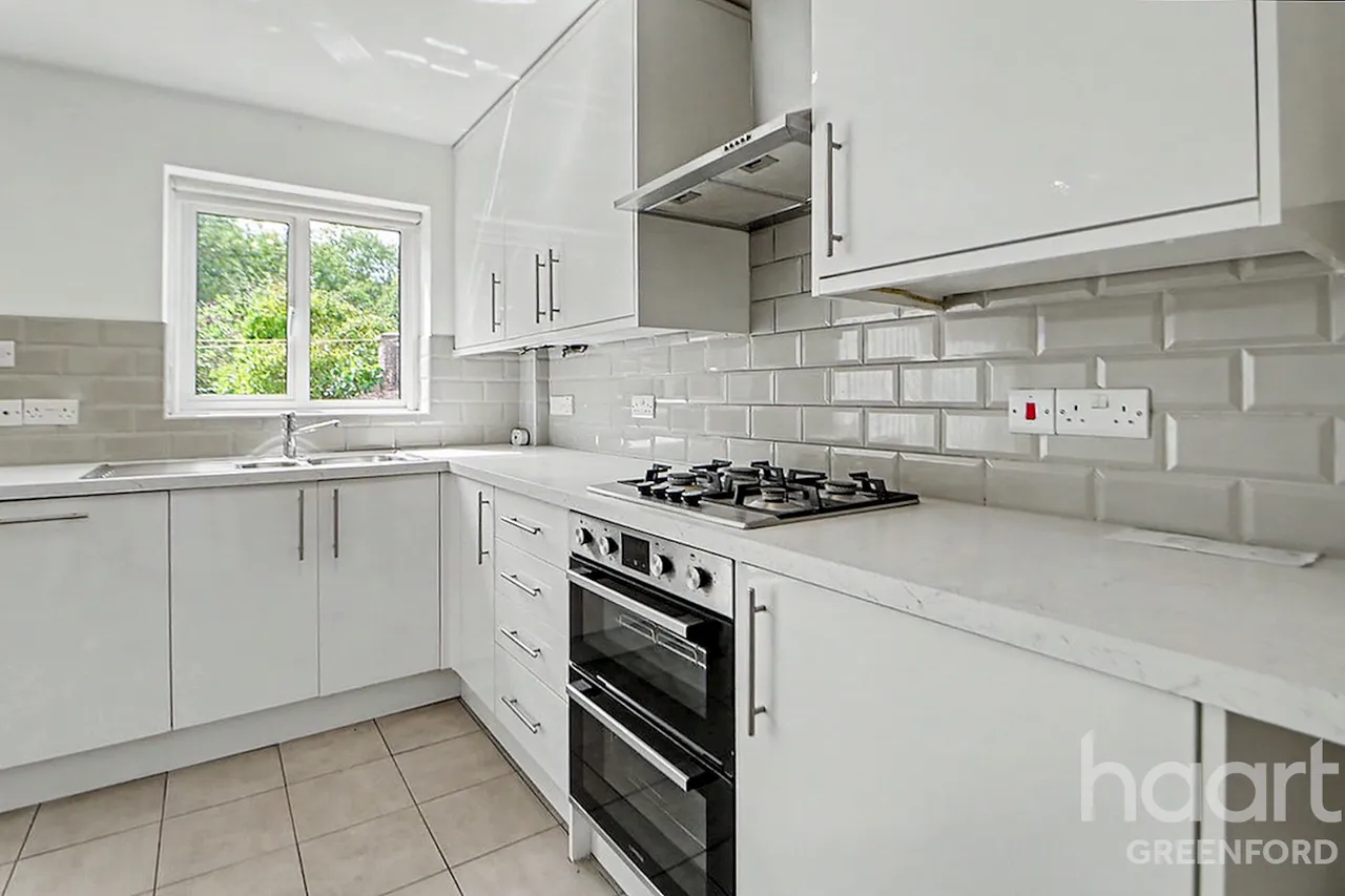 Robin Hood Way, Greenford, UB6, photo 6