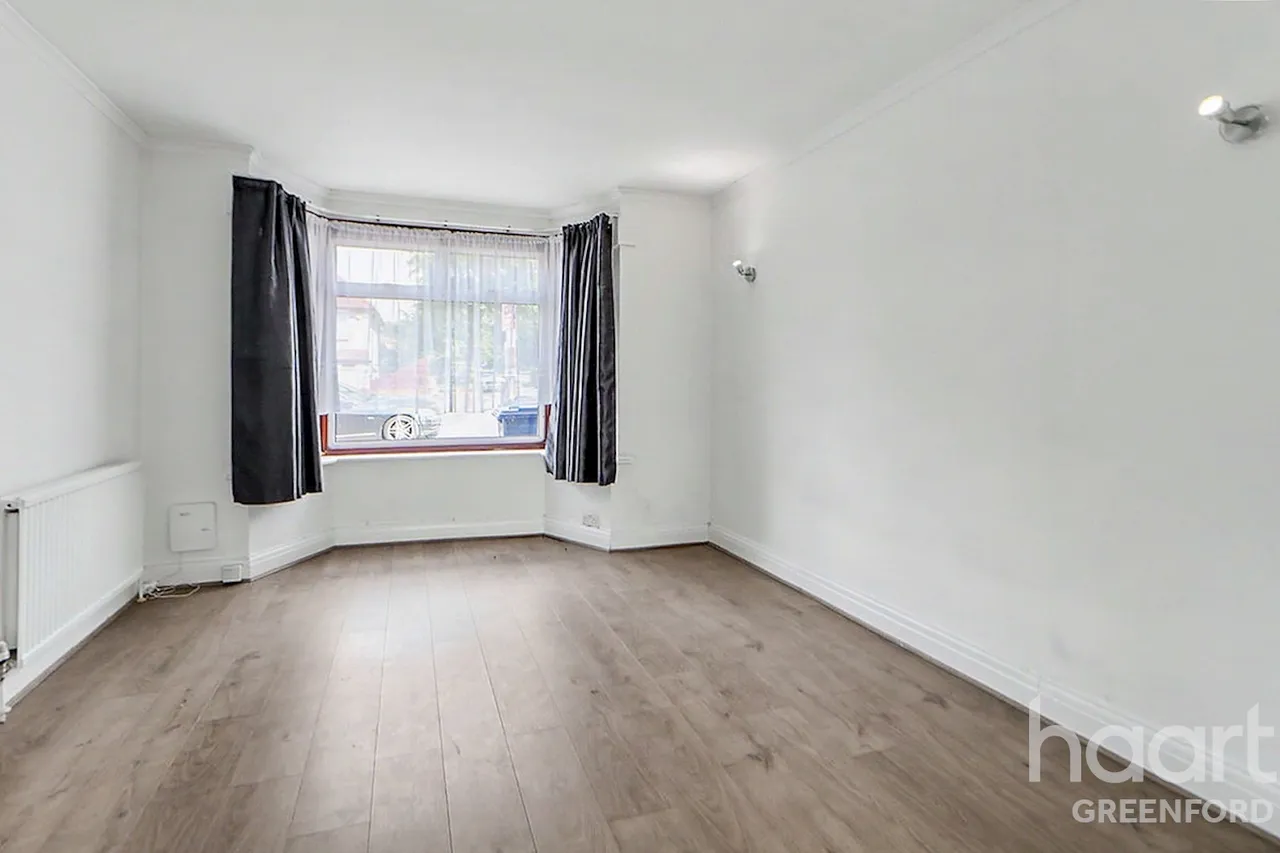 Robin Hood Way, Greenford, UB6, photo 4