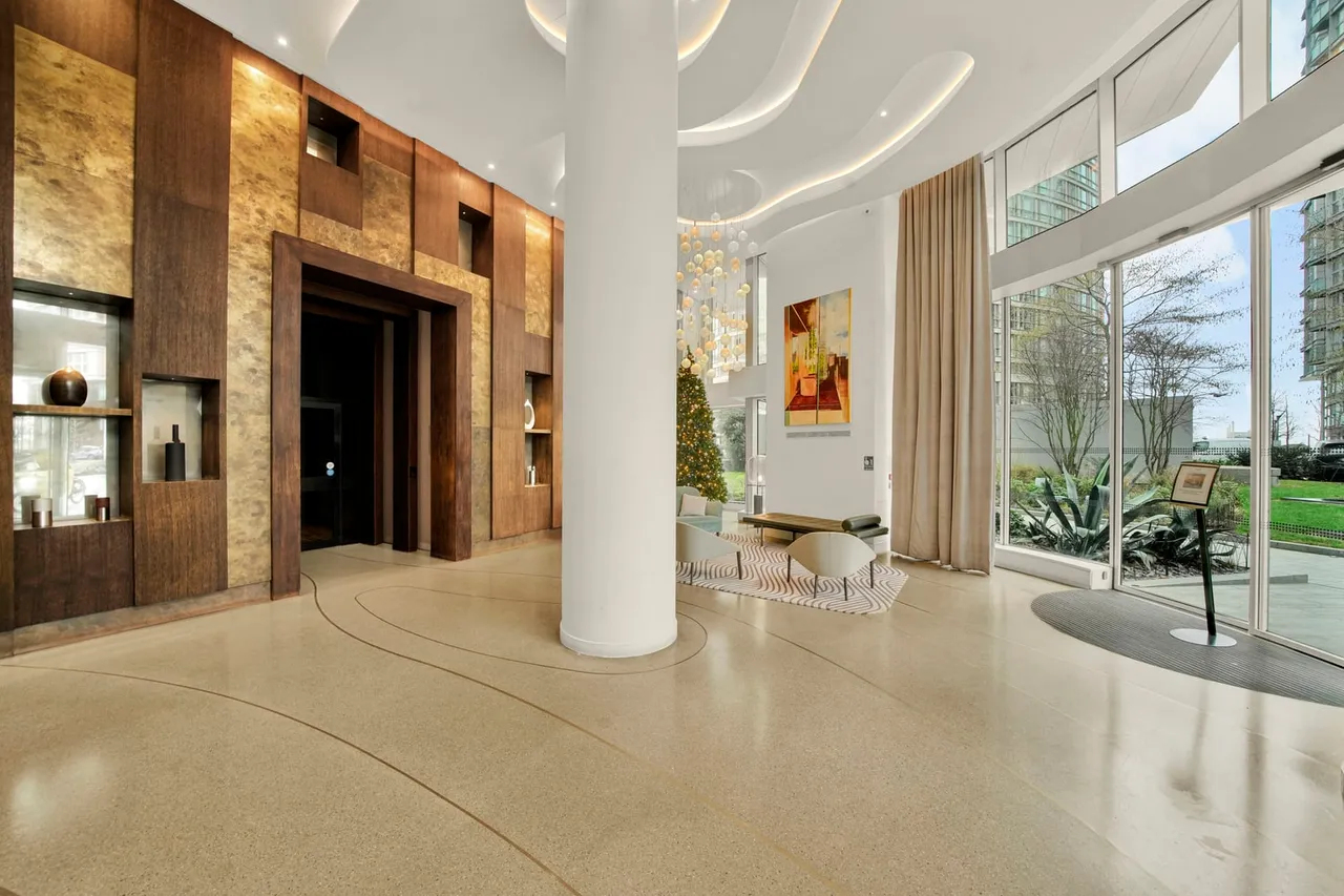 Apartment 3409, Charrington Tower, 11 Biscayne Avenue, London, E14 9BQ, photo 2