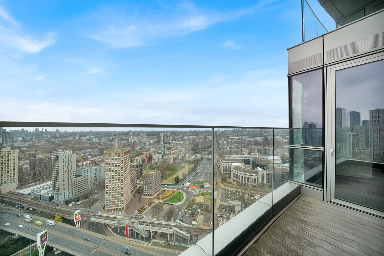 Apartment 3409, Charrington Tower, 11 Biscayne Avenue, London, E14 9BQ, photo 11