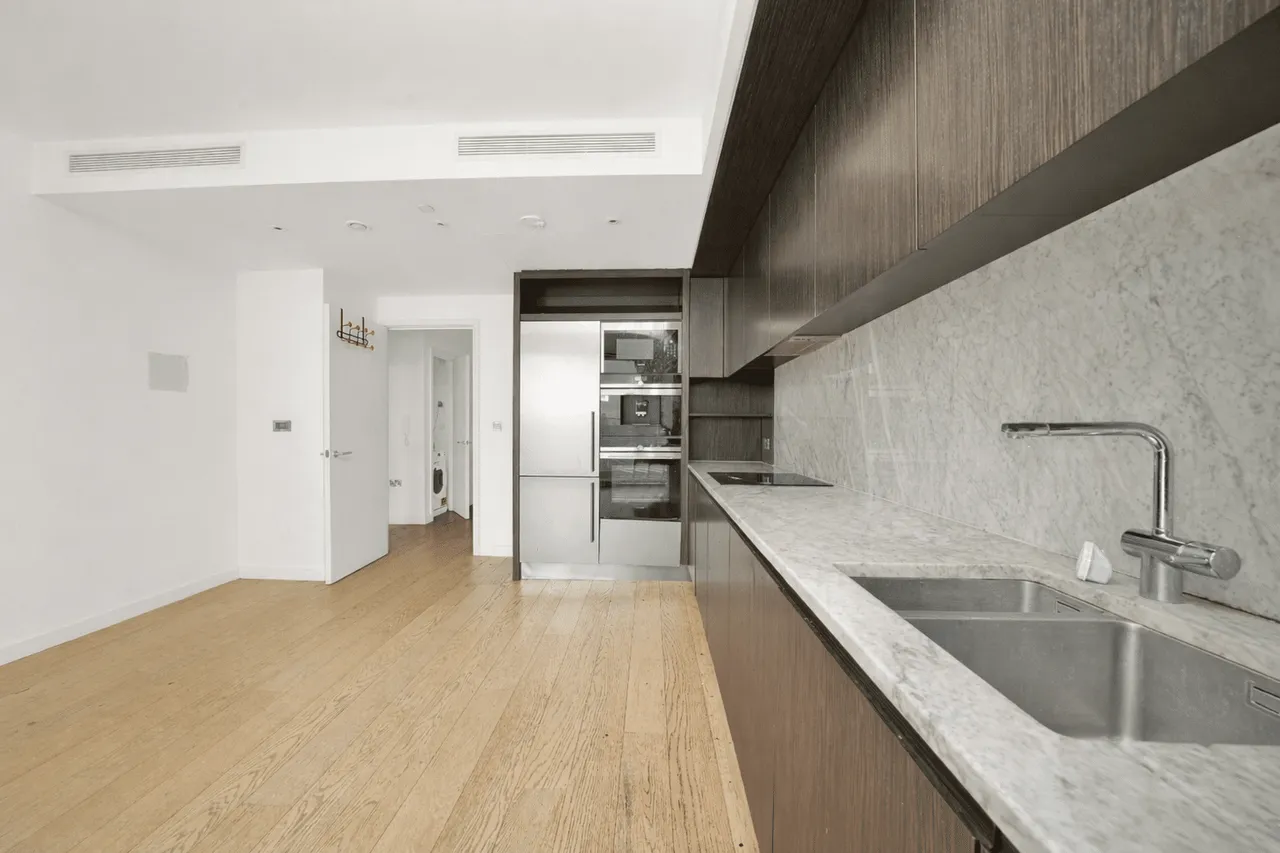 Apartment 3409, Charrington Tower, 11 Biscayne Avenue, London, E14 9BQ, photo 4