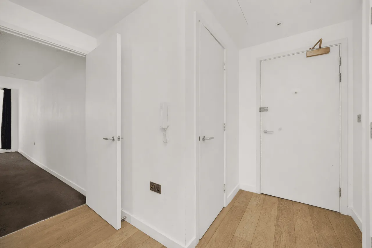 Apartment 3409, Charrington Tower, 11 Biscayne Avenue, London, E14 9BQ, photo 9