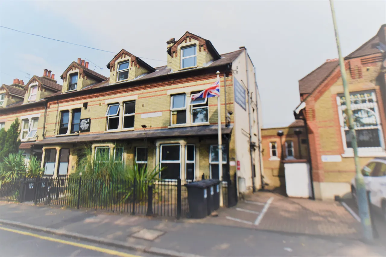 flat to rent — Vicarage Road, WATFORD