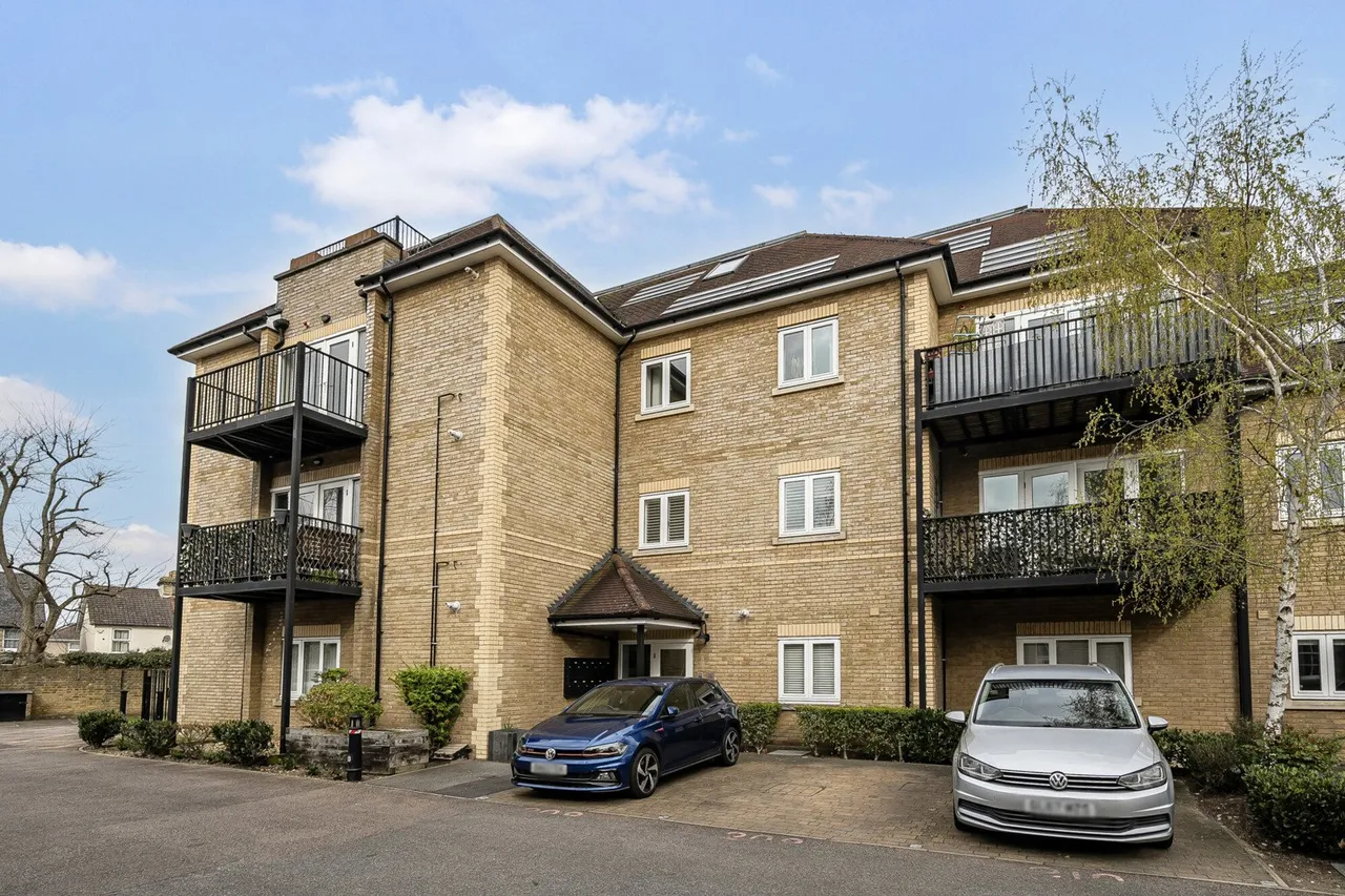 3 bed flat for sale — Jepson Drive, Dartford, DA2