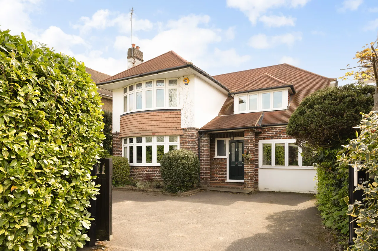 4 bed house for sale — Epsom Road, Epsom, KT17
