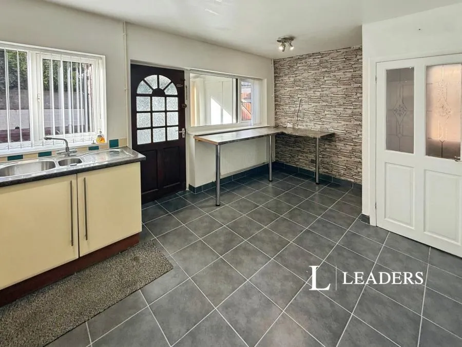 Cambridge Drive, Newcastle, ST5, photo 5