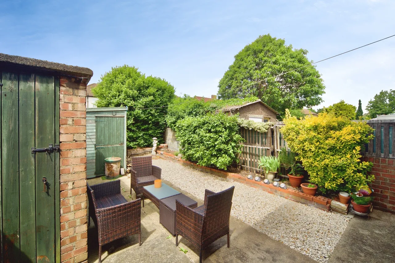 Sterling Avenue, Waltham Cross, EN8, photo 18