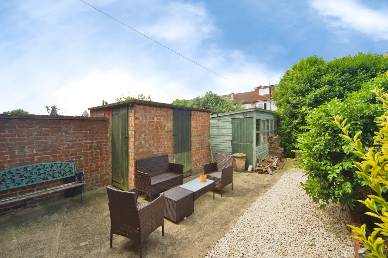 Sterling Avenue, Waltham Cross, EN8, photo 17