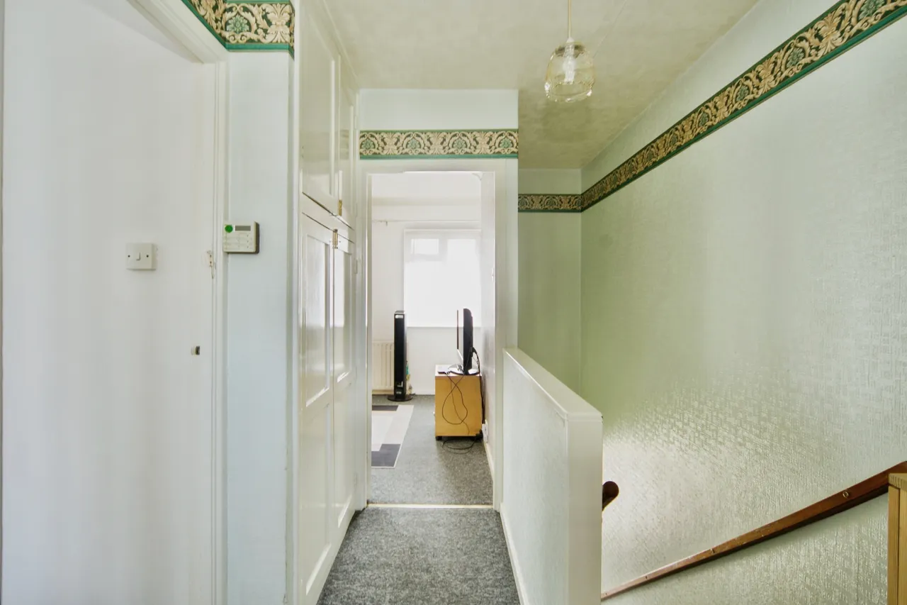 Sterling Avenue, Waltham Cross, EN8, photo 11