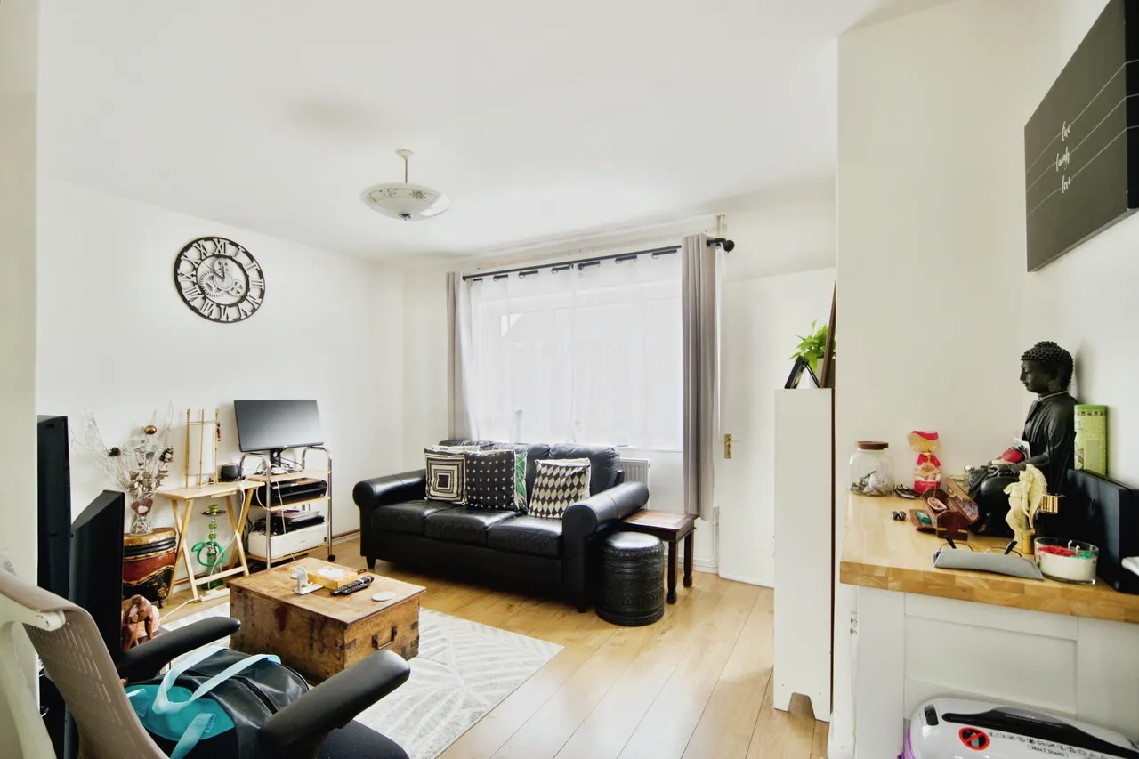 Sterling Avenue, Waltham Cross, EN8, photo 2