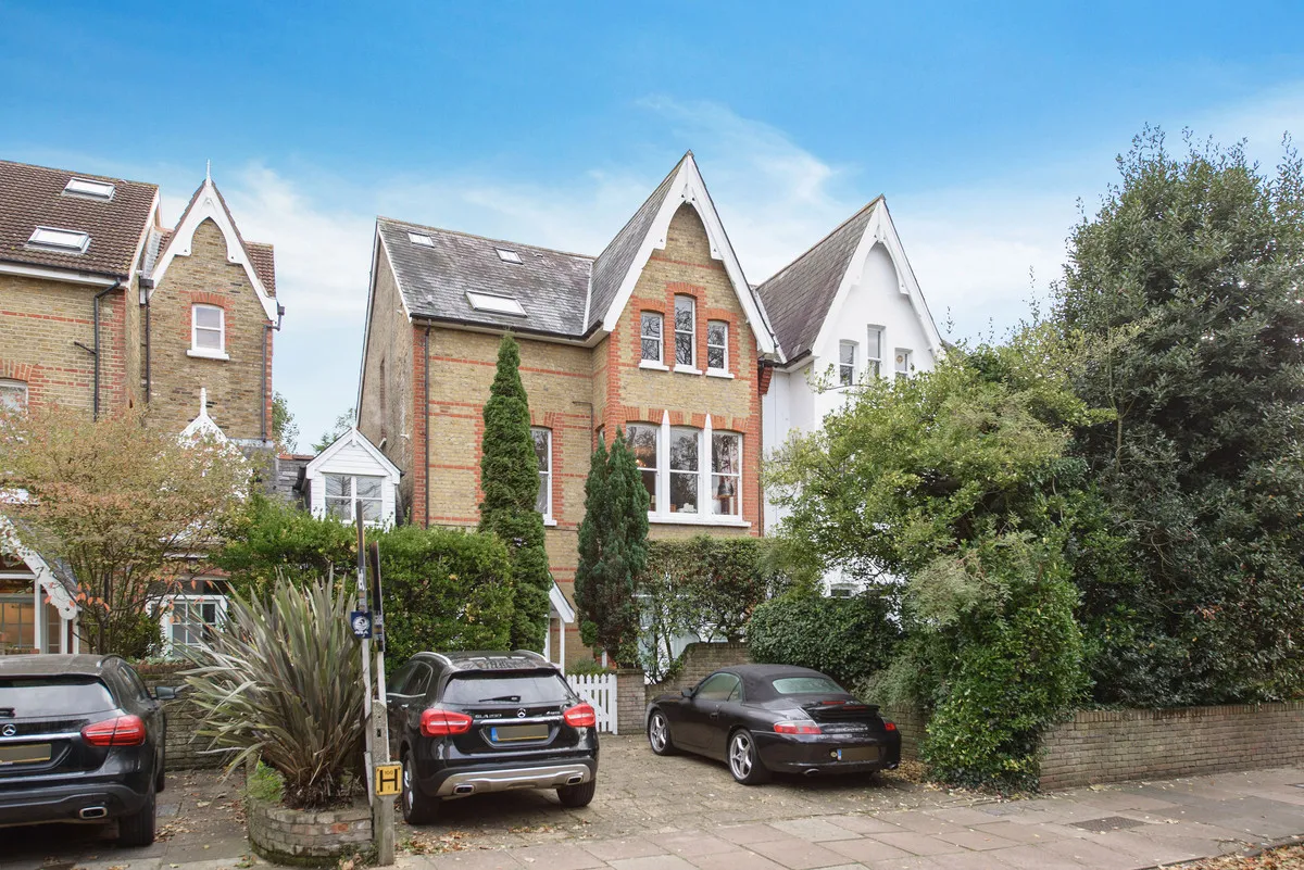 2 bed flat for sale, Lion Gate Gardens, Richmond, TW9