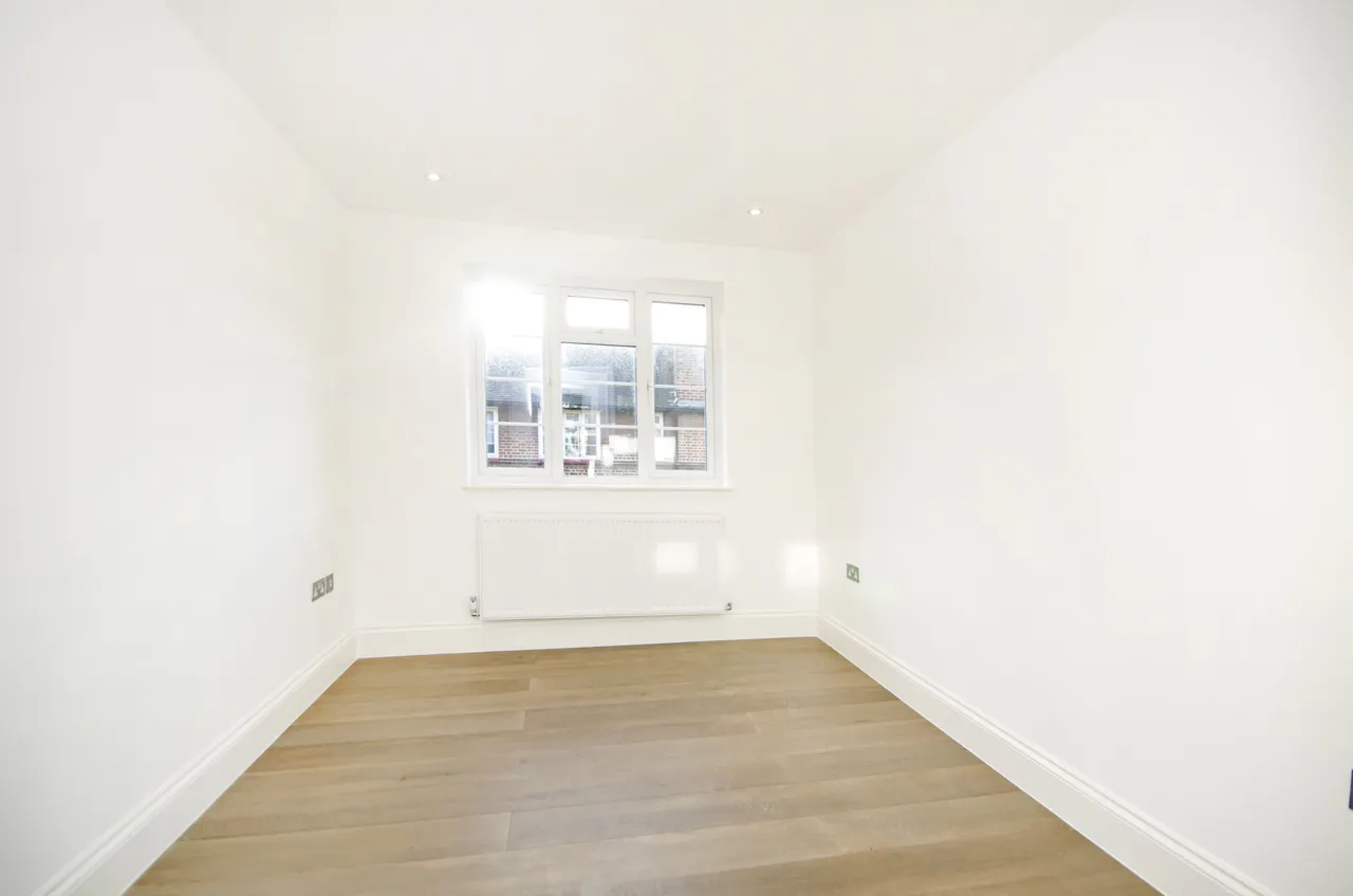 65 Beaufort Park, London, photo 7