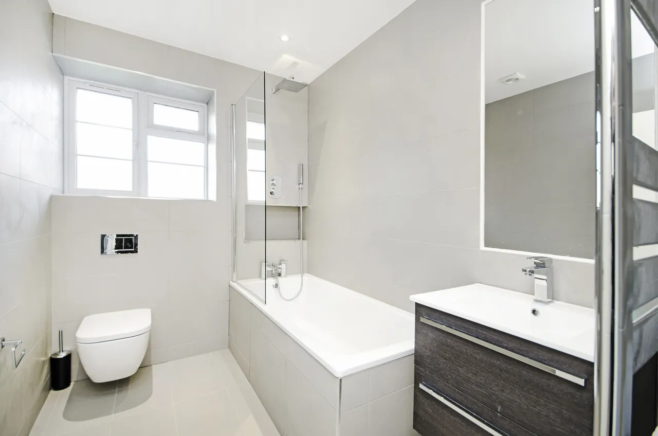 65 Beaufort Park, London, photo 5