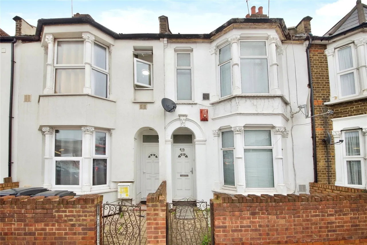 3 bed house for sale — Southbury Road, Enfield, EN3
