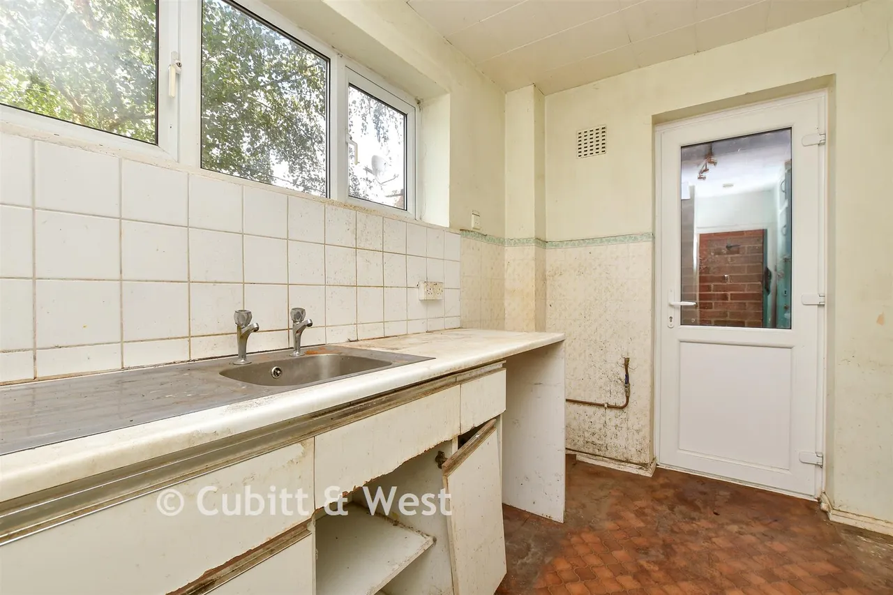Longmere Gardens, Tadworth, KT20, photo 4