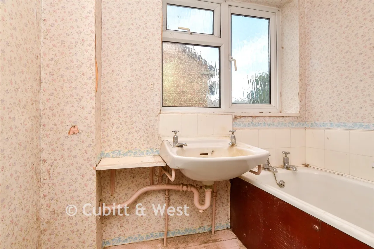 Longmere Gardens, Tadworth, KT20, photo 10