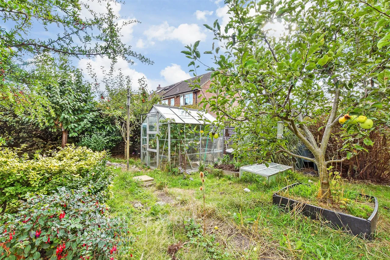 Longmere Gardens, Tadworth, KT20, photo 12