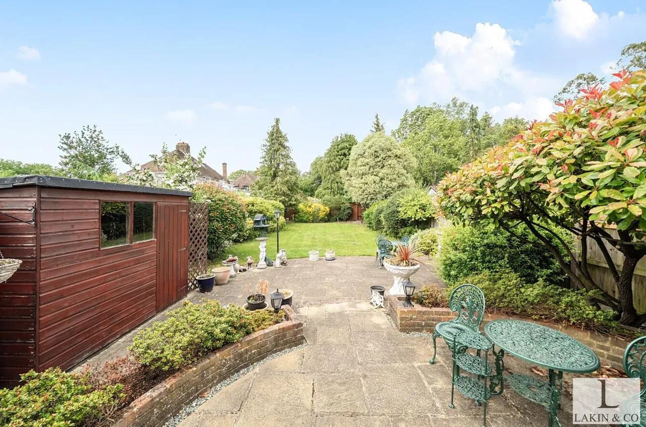 Swakeleys Drive, Ickenham, UB10 8QD, photo 4