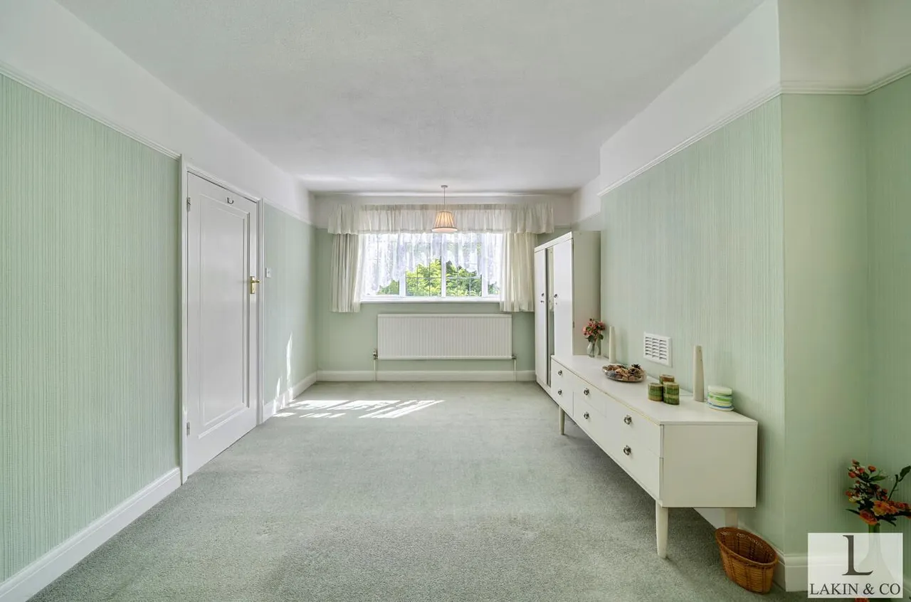 Swakeleys Drive, Ickenham, UB10 8QD, photo 9