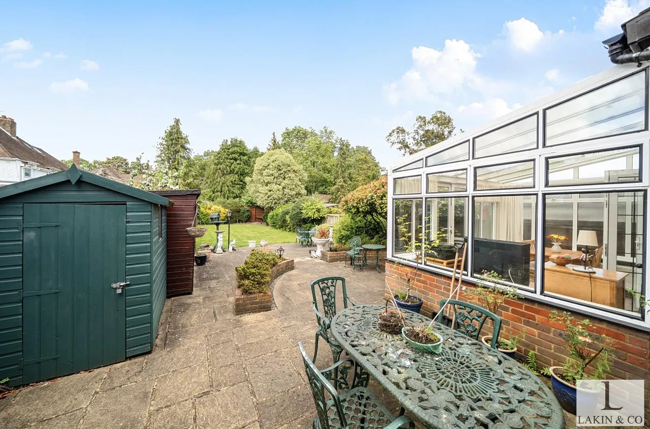 Swakeleys Drive, Ickenham, UB10 8QD, photo 18