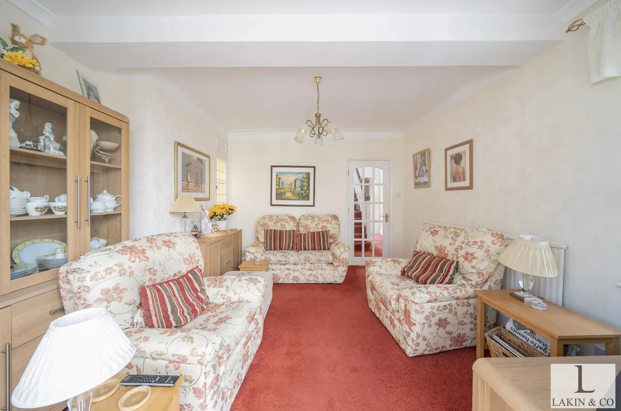 Swakeleys Drive, Ickenham, UB10 8QD, photo 5