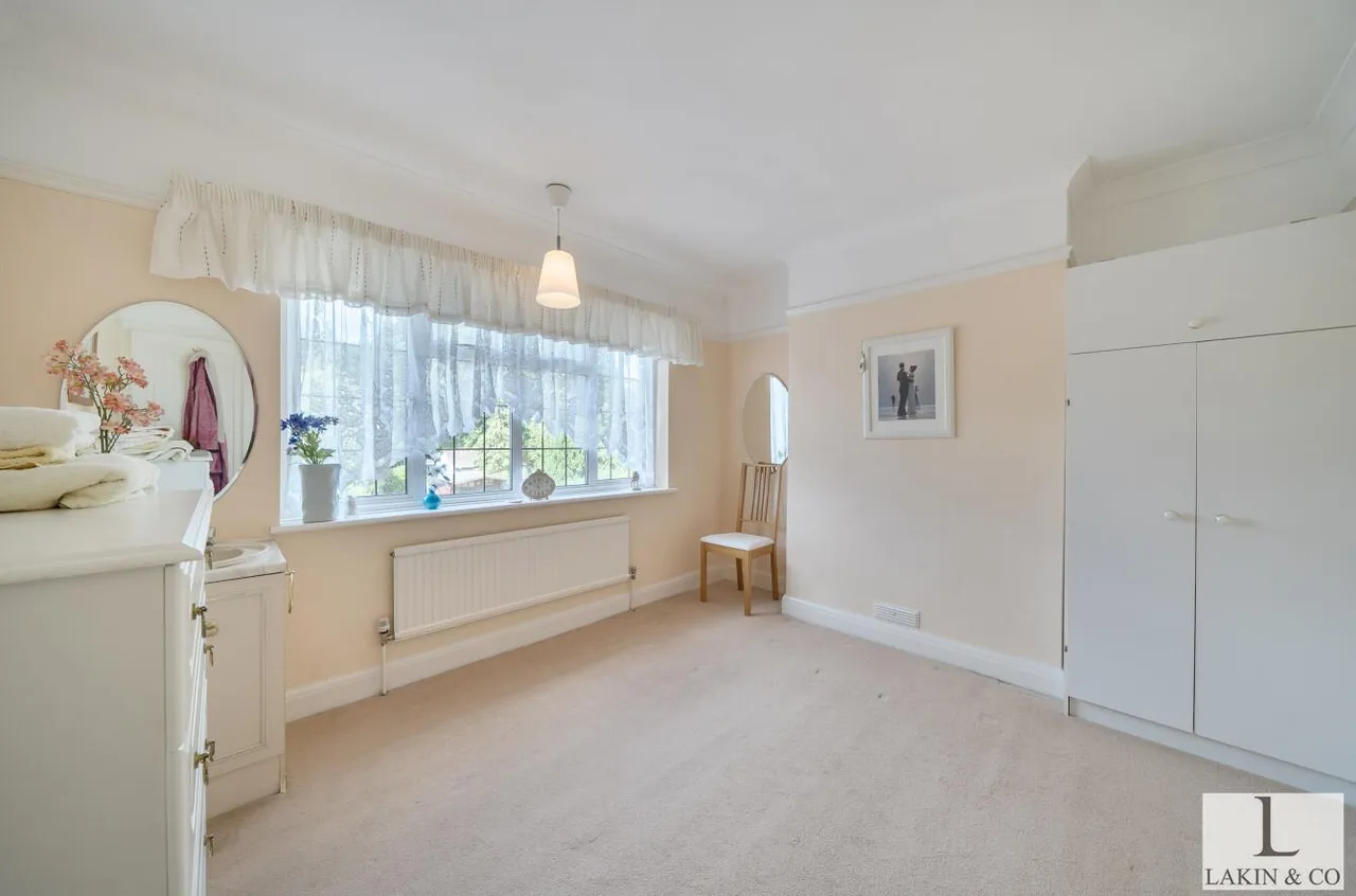 Swakeleys Drive, Ickenham, UB10 8QD, photo 11