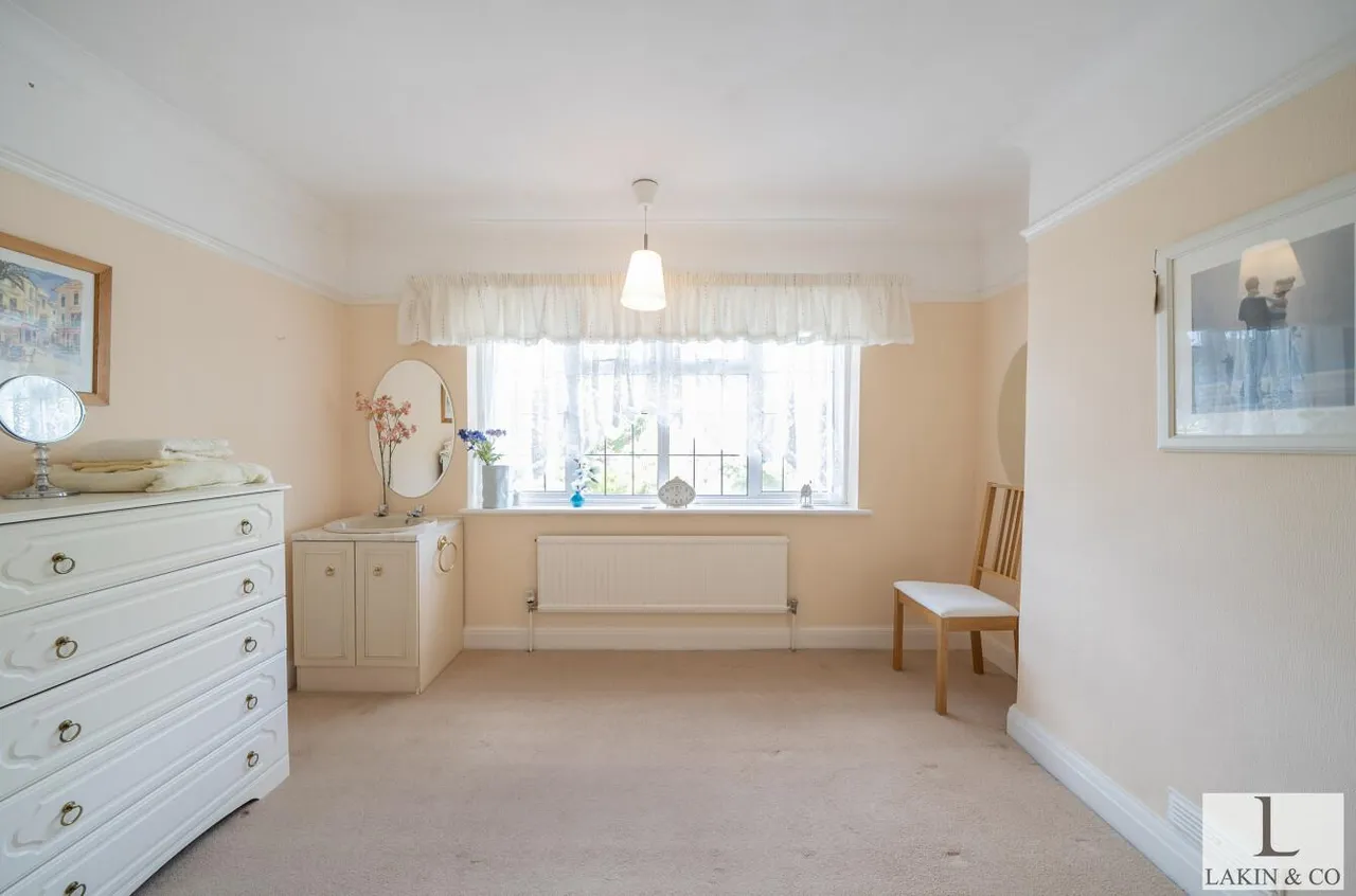 Swakeleys Drive, Ickenham, UB10 8QD, photo 10