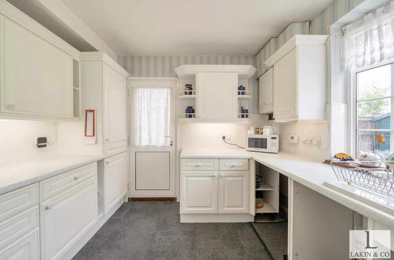 Swakeleys Drive, Ickenham, UB10 8QD, photo 6