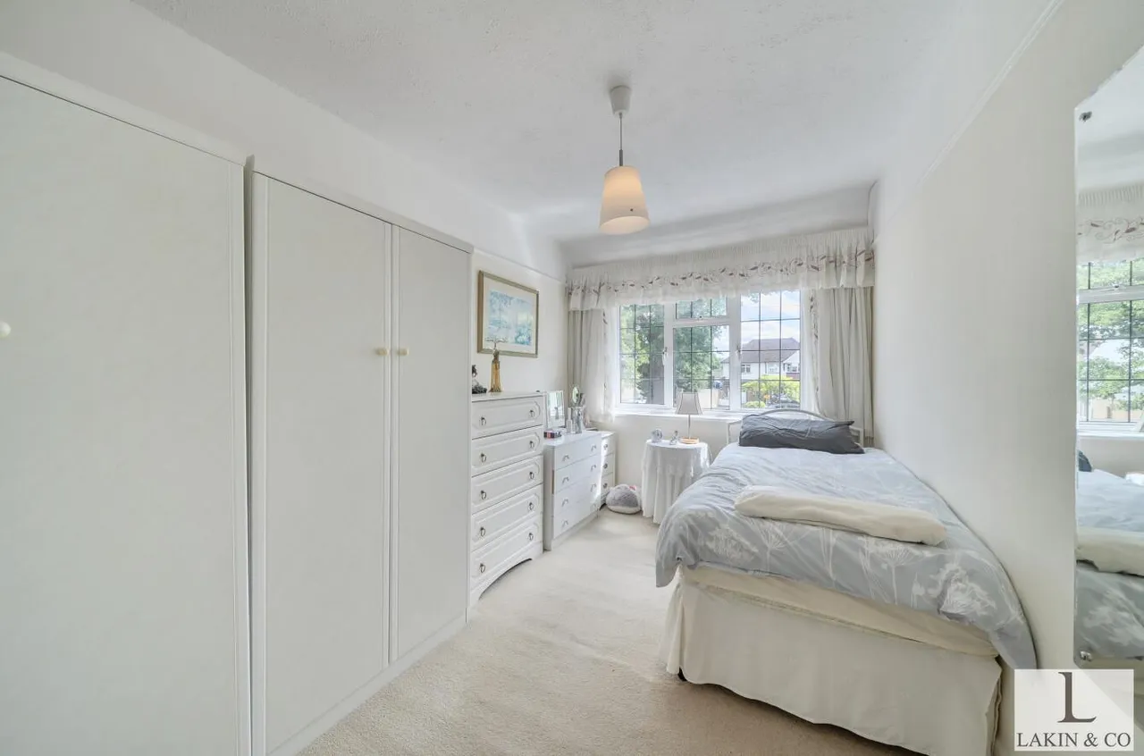 Swakeleys Drive, Ickenham, UB10 8QD, photo 13