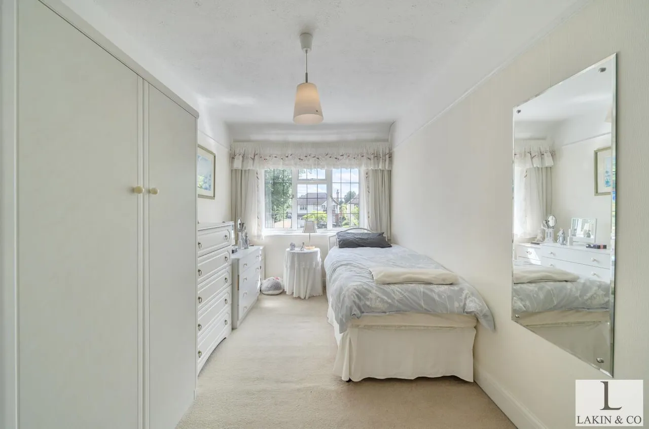Swakeleys Drive, Ickenham, UB10 8QD, photo 12