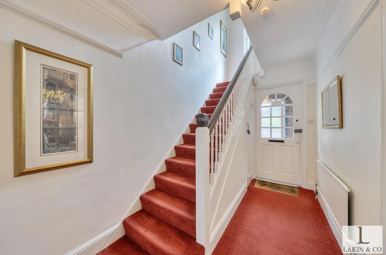Swakeleys Drive, Ickenham, UB10 8QD, photo 16