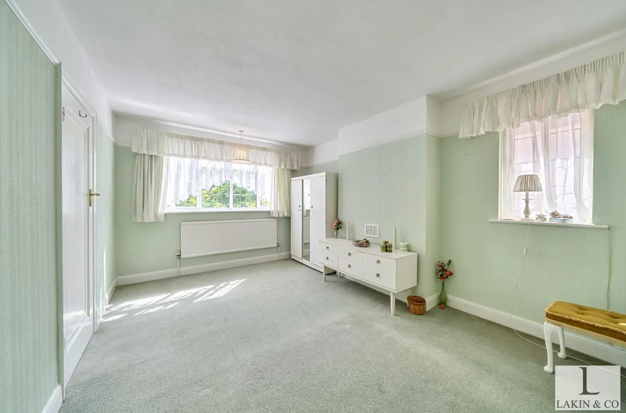 Swakeleys Drive, Ickenham, UB10 8QD, photo 8