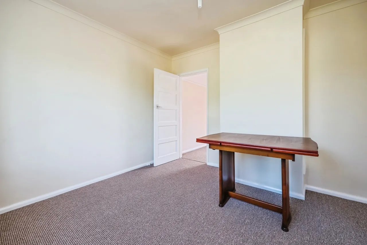 Maypole, Clifton, Nottingham, NG11, photo 4