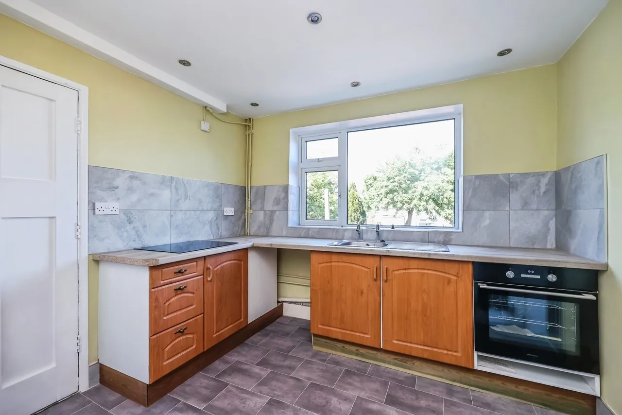 Maypole, Clifton, Nottingham, NG11, photo 5