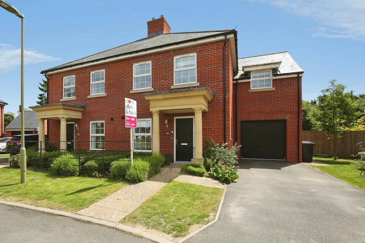 4 bed house for sale — Portcullis Drive, Wallingford