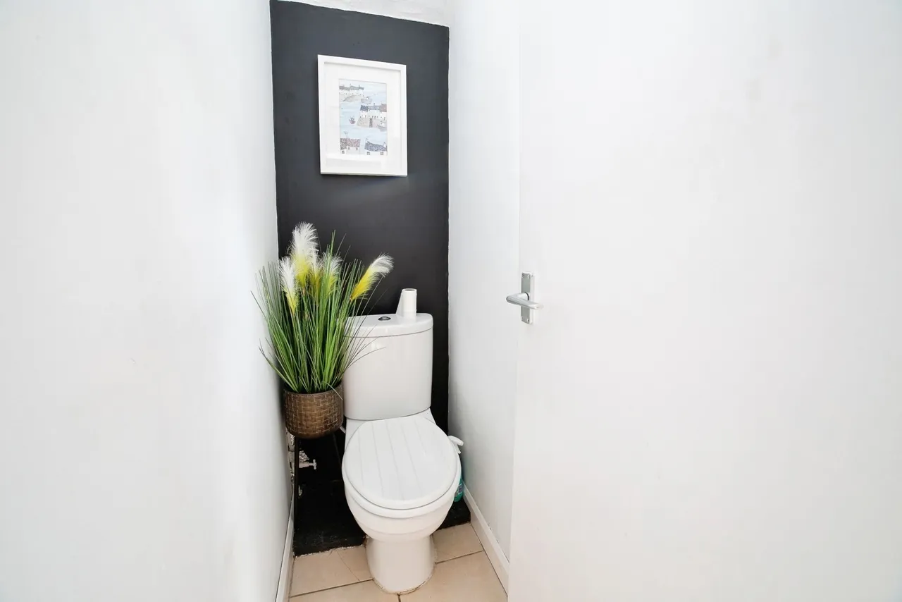 Lawn Avenue, Sutton-in-Ashfield, Nottinghamshire, NG17, photo 8