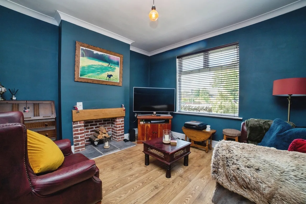 Lawn Avenue, Sutton-in-Ashfield, Nottinghamshire, NG17, photo 2