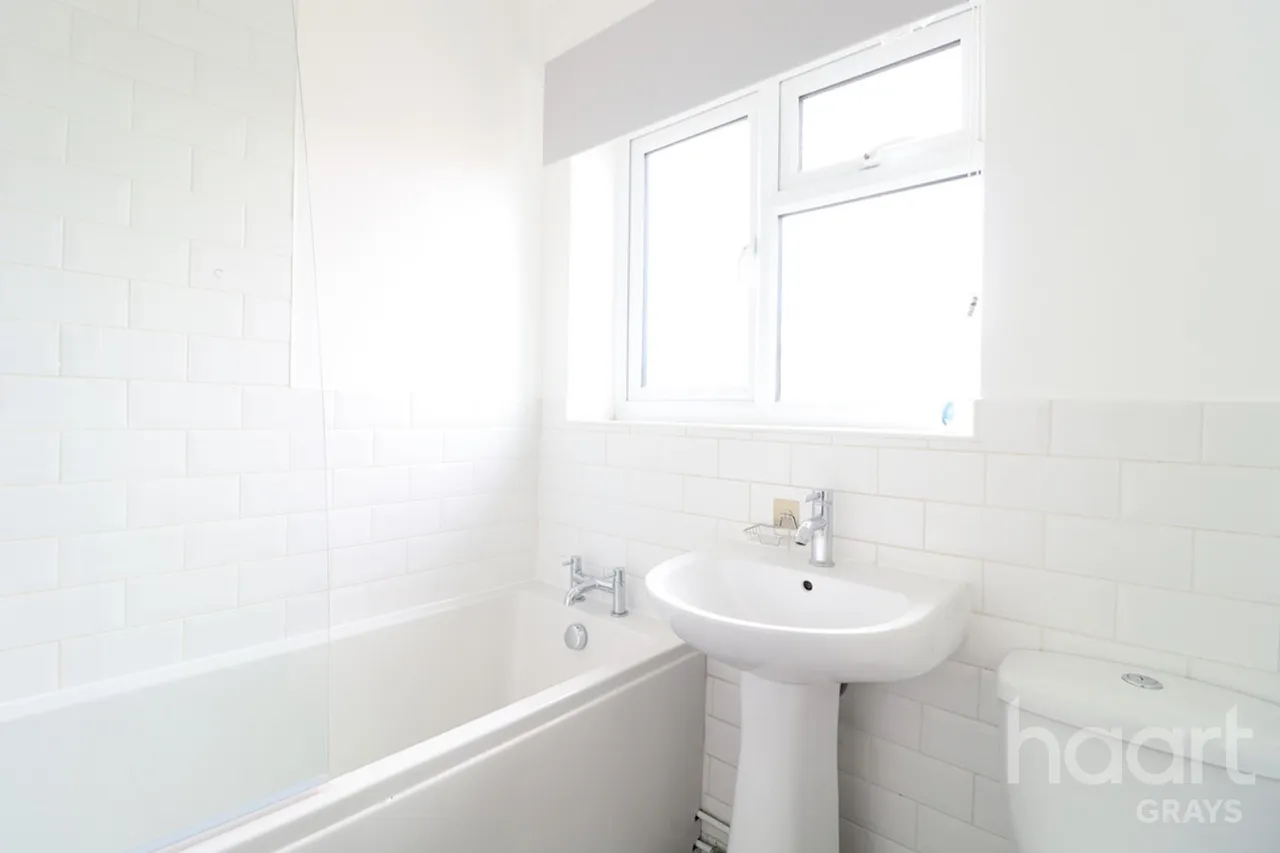 Kent Road, RM17, photo 4