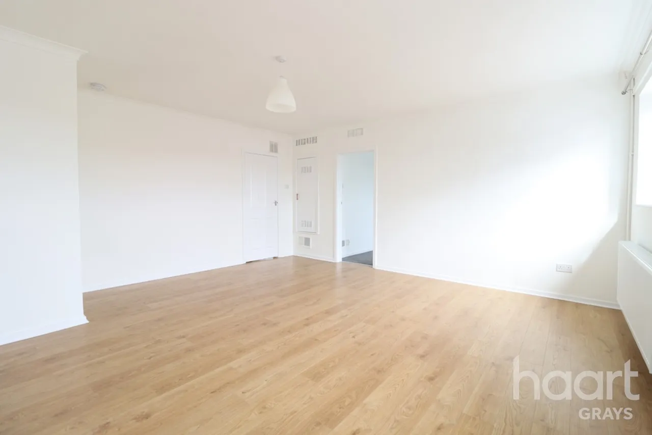 Kent Road, RM17, photo 3