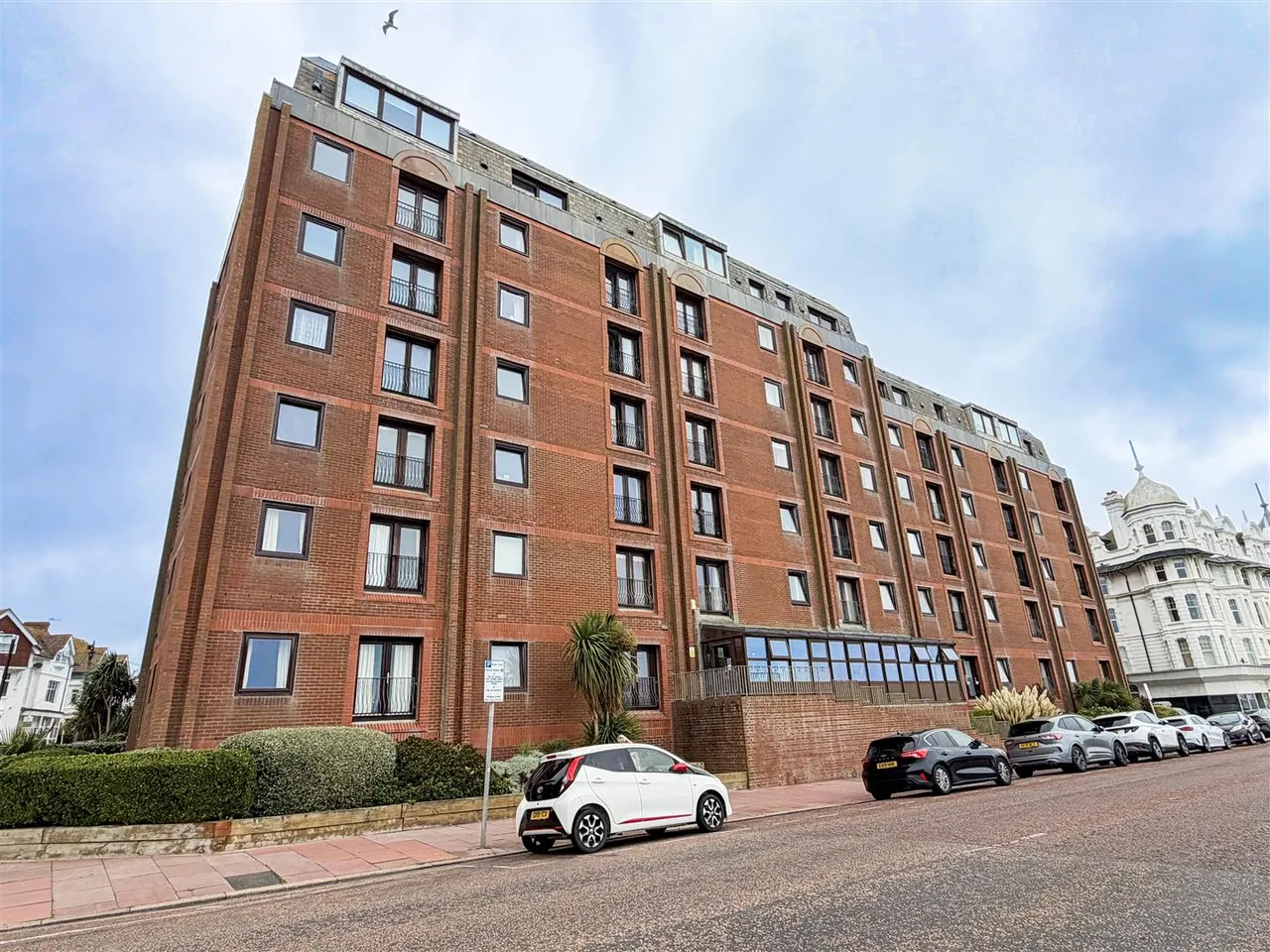 2 bed flat to rent — Marina, Bexhill-On-Sea, TN40 1BW