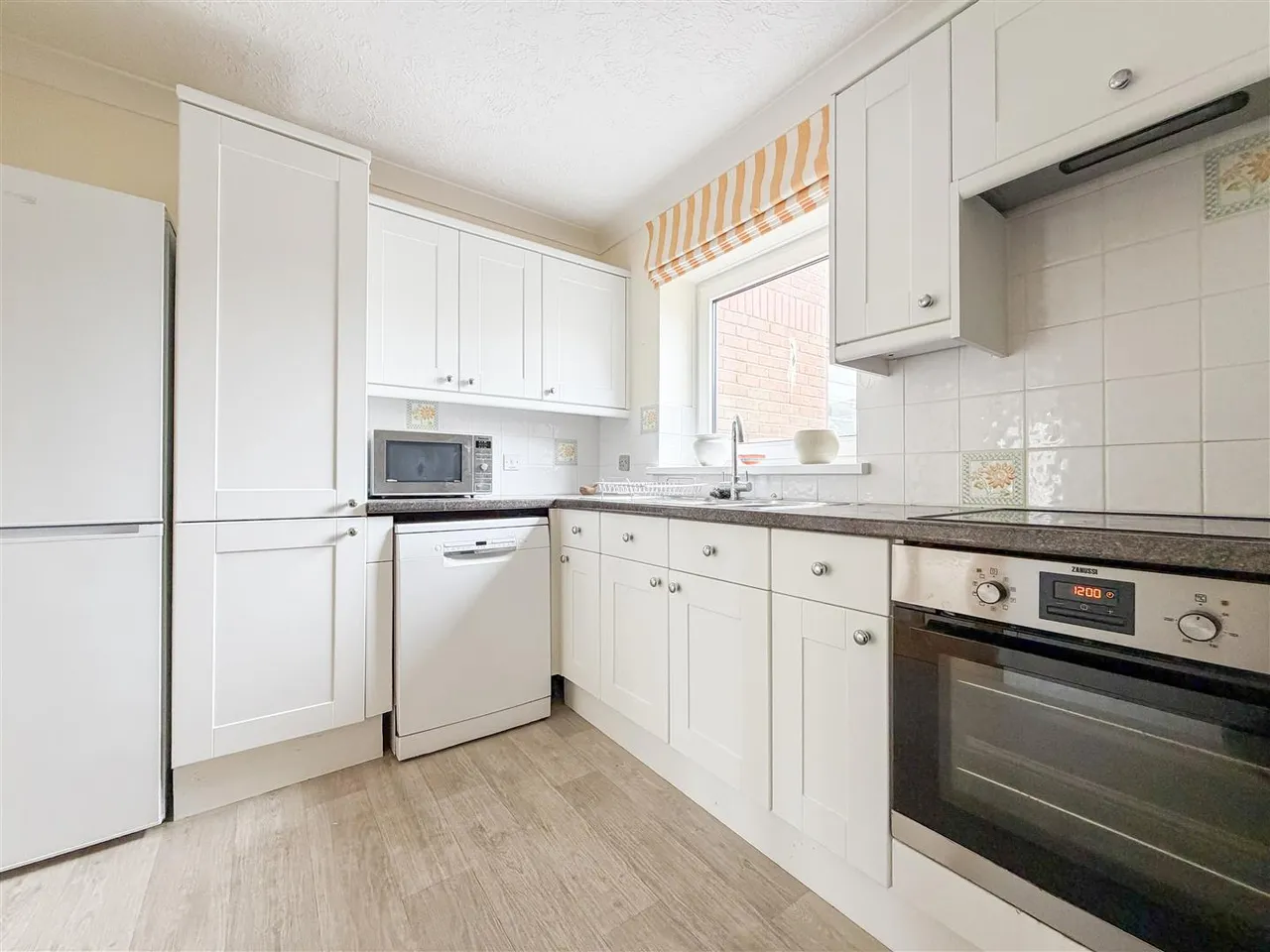 Marina, Bexhill-On-Sea, TN40 1BW, photo 2