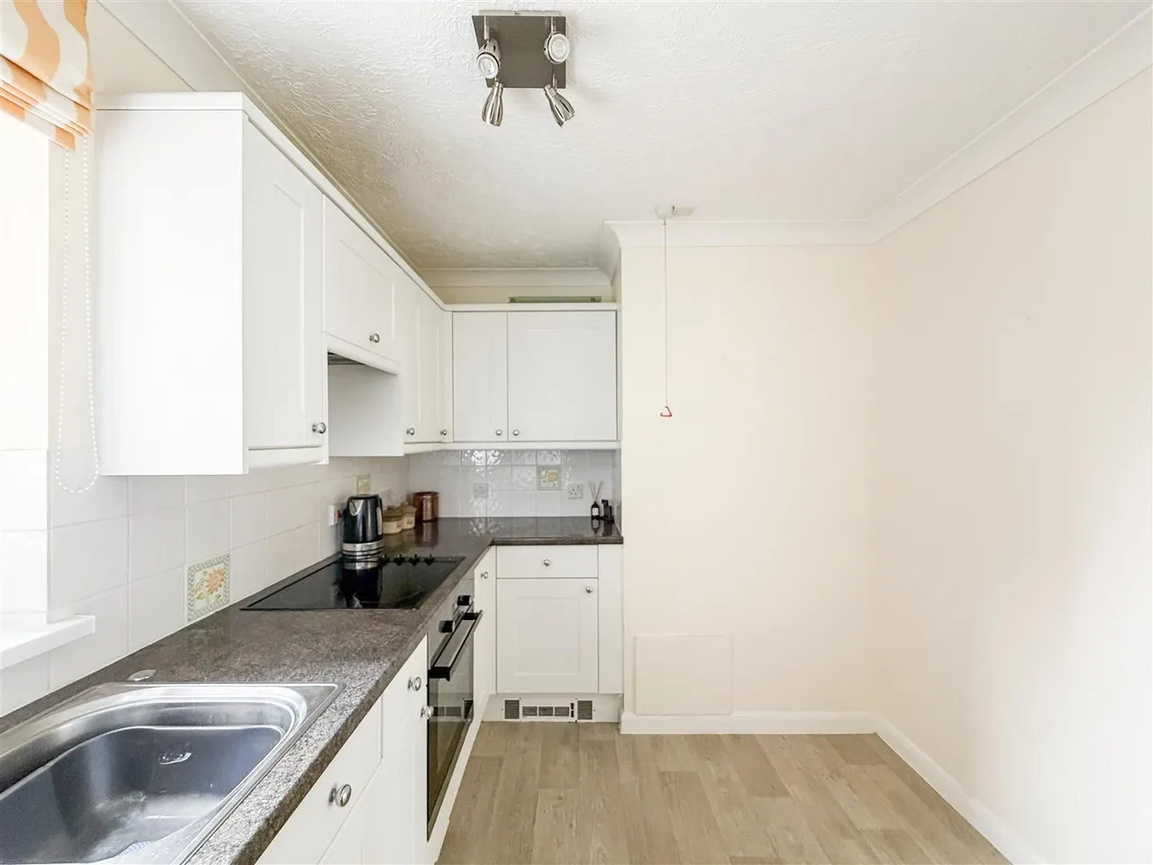 Marina, Bexhill-On-Sea, TN40 1BW, photo 16