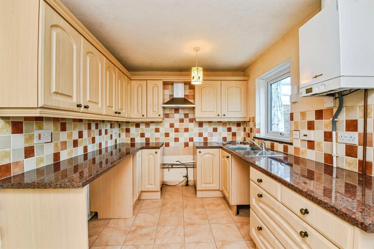 Laburnum Close, Frome, photo 5