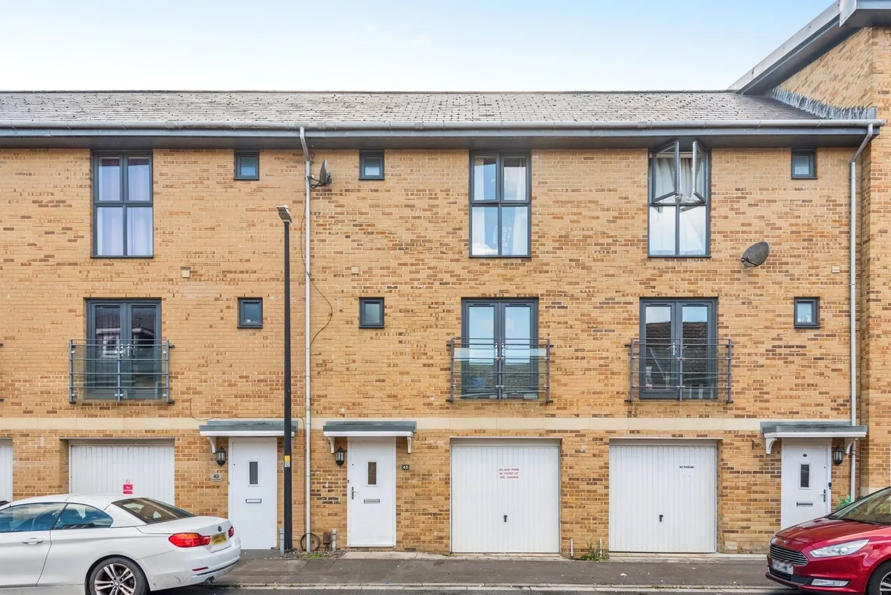 3 bed house for sale — Pasteur Drive, Swindon
